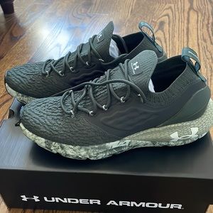 Men’s Under Armour HOVR Phantom 2 PRNT size 8